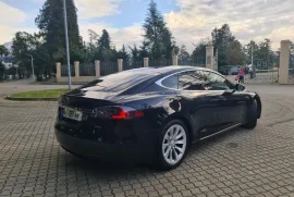Tesla, Model S