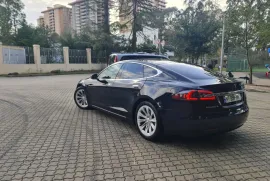 Tesla, Model S