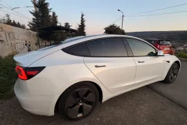 Tesla, Model 3