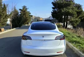 Tesla, Model 3