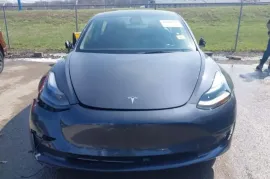 Tesla, Model 3