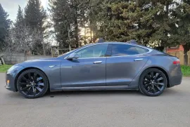 Tesla, Model S