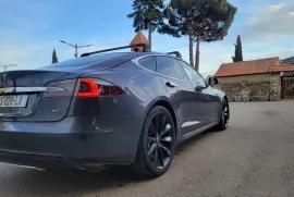 Tesla, Model S