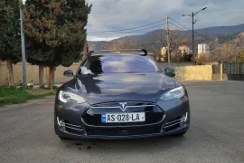 Tesla, Model S