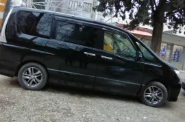 Nissan, Serena