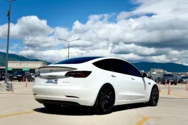 Tesla, Model 3