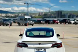 Tesla, Model 3