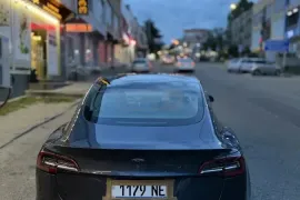 Tesla, Model 3