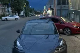 Tesla, Model 3