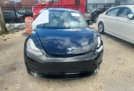 Tesla, Model 3