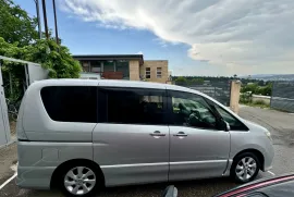 Nissan, Serena