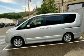 Nissan, Serena