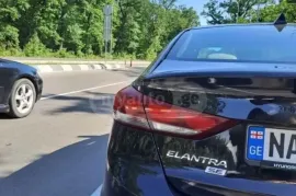 Hyundai, Elantra