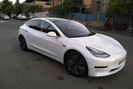 Tesla, Model 3