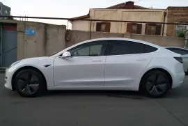 Tesla, Model 3