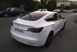 Tesla, Model 3