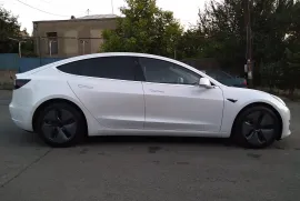 Tesla, Model 3