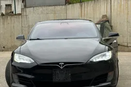 Tesla, Model S