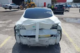 Tesla, Model 3