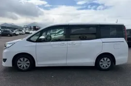 Toyota, Noah