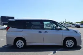 Toyota, Noah