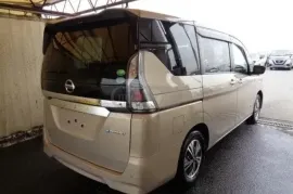 Nissan, Serena