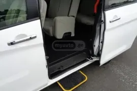 Nissan, Serena