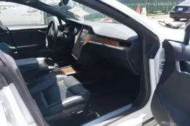 Tesla, Model S