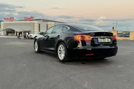 Tesla, Model S