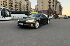 Tesla, Model S