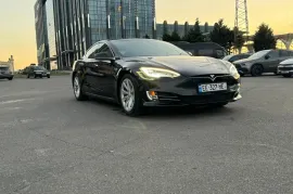 Tesla, Model S