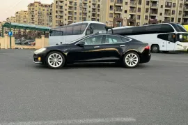 Tesla, Model S