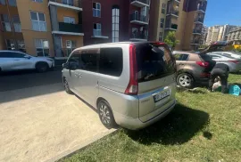 Nissan, Serena