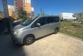 Nissan, Serena