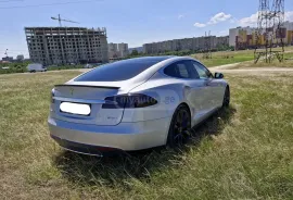 Tesla, Model S