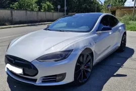 Tesla, Model S