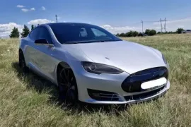 Tesla, Model S