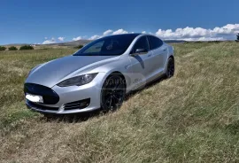 Tesla, Model S