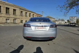 Tesla, Model S