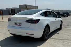 Tesla, Model 3
