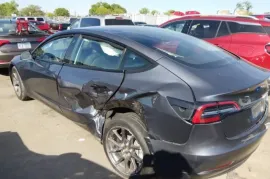 Tesla, Model 3