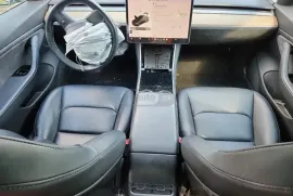 Tesla, Model 3