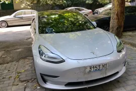 Tesla, Model 3