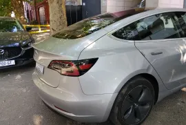 Tesla, Model 3