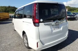 Toyota, Noah