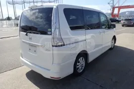 Nissan, Serena