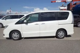 Nissan, Serena