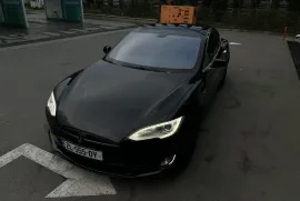 Tesla, Model S