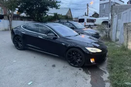 Tesla, Model S