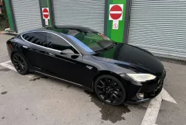 Tesla, Model S